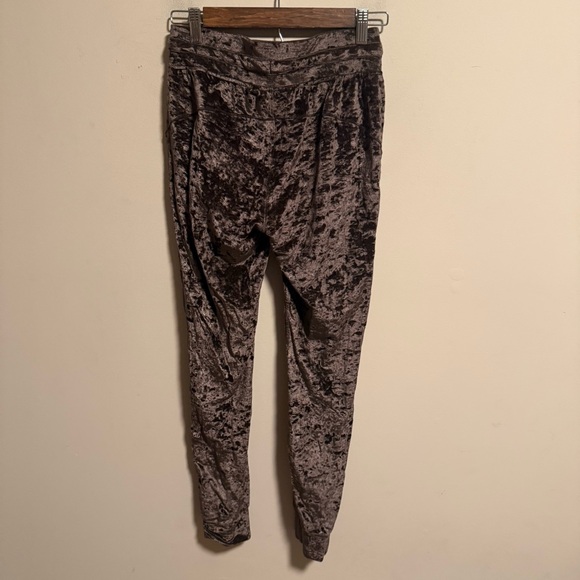 Lululemon Ready to Crush Jogger
French Press Brown- Size 4 - Picture 4 of 6